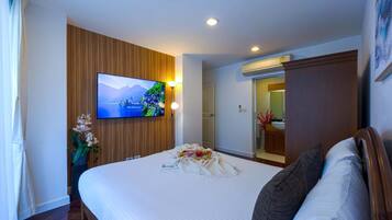 Condo, 2 quartos, para não fumantes, sacada | Cofres nos quartos, cortinas blackout, ferros/tábuas de passar roupa