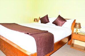 Deluxe-dobbeltværelse | Skrivebord, arbejdsområde til bærbare computere, gratis Wi-Fi