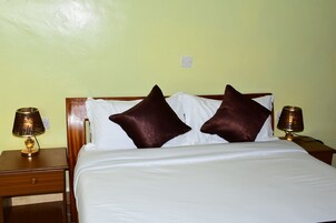 Comfort Triple Room | Desk, laptop workspace, free WiFi