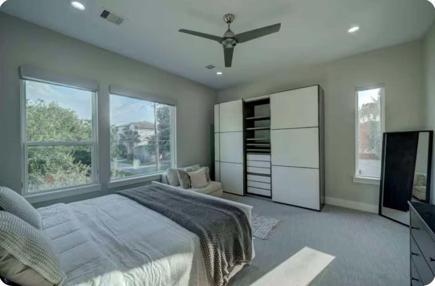 3 chambres, fer et planche à repasser, Wi-Fi, draps fournis