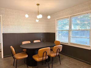 Dining - Amani Luxury Retreat - Hot Tub (Lubbock)