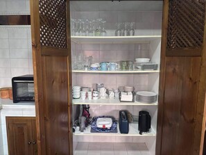 Frigorifero, microonde, forno, lavastoviglie