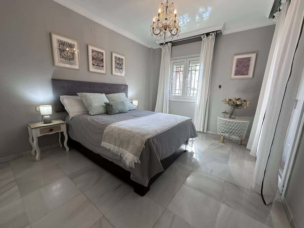 4 habitaciones, escritorio, tabla de planchar con plancha y wifi gratis 