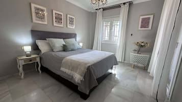 4 habitaciones, escritorio, tabla de planchar con plancha y wifi gratis