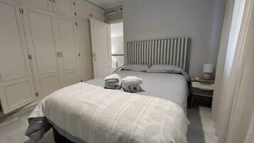 4 Schlafzimmer, Schreibtisch, Bügeleisen/Bügelbrett, kostenloses WLAN