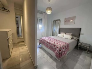 4 camere, una scrivania, ferro/asse da stiro, Wi-Fi gratuito