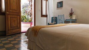 Quarto casal | Cofres nos quartos, ferros/tábuas de passar roupa, Wi-Fi de cortesia