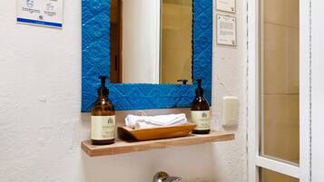 Classic Double Room | Bathroom