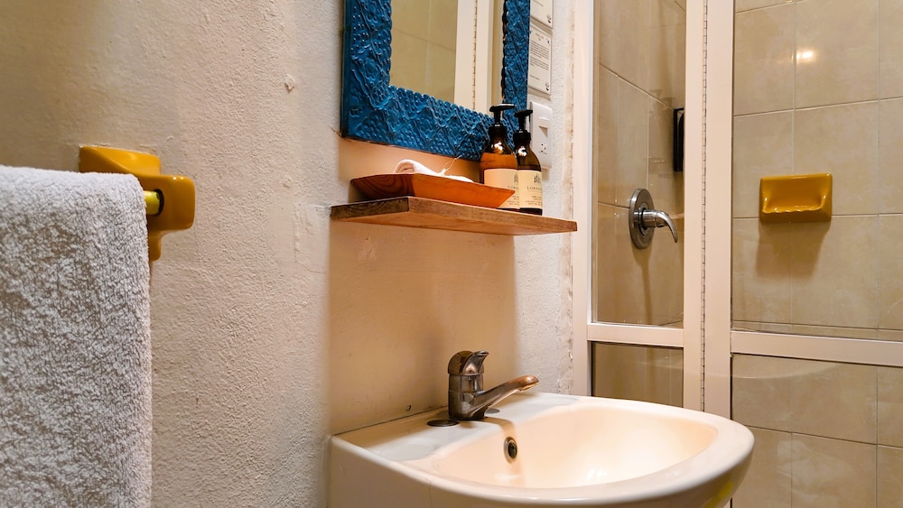 El Diablo y la Sandia, Libres by null