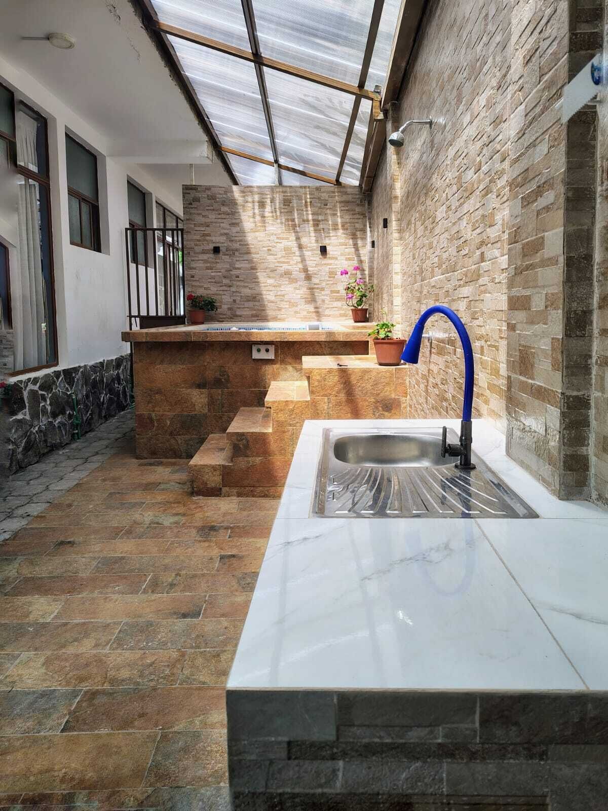 Indoor spa tub