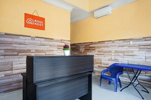 Reception - OYO 95017 Kapten Muslim Residence (Medan)