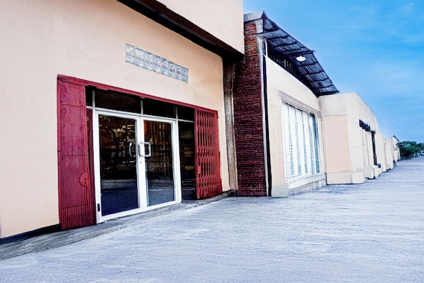 Front of property - OYO 95017 Kapten Muslim Residence (Medan)