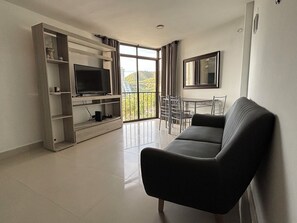 TV - Beach Front and Ocean View Apartment in downtown Rodadero (Gaira)