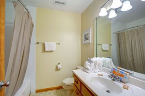 Hair dryer, towels, soap, toilet paper - Charming Oceanfront 2-Bedroom Condo in Duck, NC (Duck)