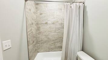 Asciugamani, sapone, carta igienica