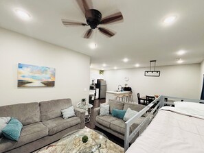 2 bedrooms, iron/ironing board, WiFi