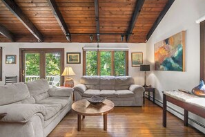 TV, offices - Spacious 4 Bedroom with AC, Dog Friendly! (Wellfleet)