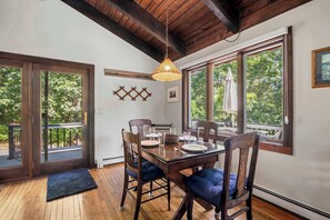 Dining - Spacious 4 Bedroom with AC, Dog Friendly! (Wellfleet)