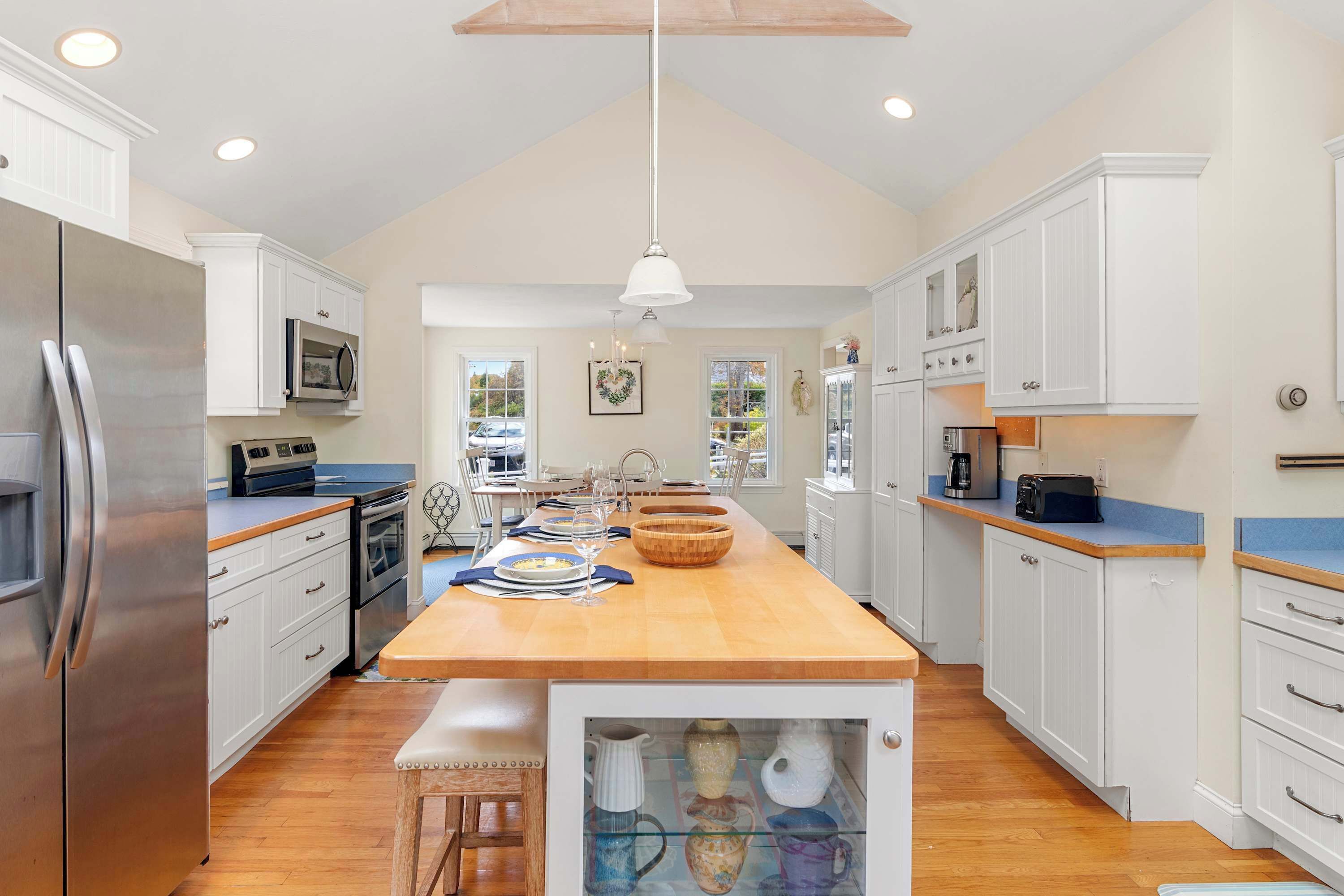 ثلاجة، ميكروويف، فرن، موقد طهي مسطح