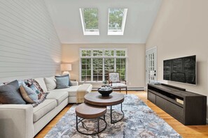 TV, fireplace, offices - Near Corporation Beach, Game Room! (Dennis)