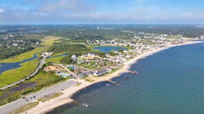 بالقرب من الشاطئ