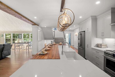 Luxurious Escape, Pool, Hot Tub, Game Room!