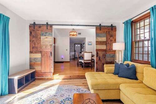 Family-Friendly, Central AC, Near Beach!