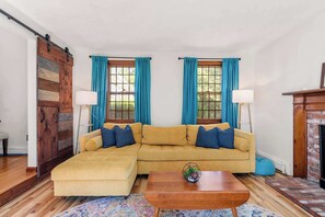 Televisión y oficina 