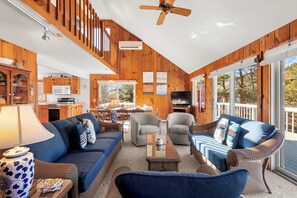 TV, offices - Steps to Neighborhood Beach, Dog Friendly! (Eastham)