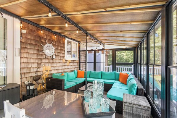 TV, offices - Hot Tub, Sauna, Ping Pong Table, Treehouse and Fire Pit! (Harwich)