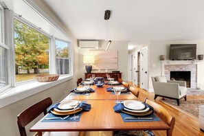 Dining - Game Room, Firepit, Mins to Beaches! (Eastham)
