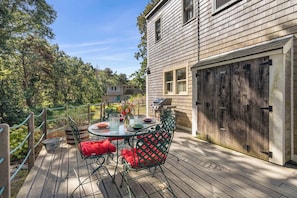 Outdoor dining - Tranquil, Cozy Cottage, Recently Renovated! (Wellfleet)