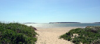 Tranquil, Cozy Cottage, Recently Renovated!