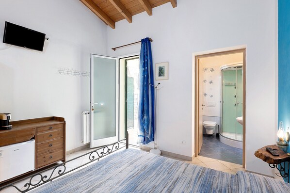 1 habitación, wifi y ropa de cama