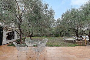 Outdoor dining - Room 'Anemone' with Wi-Fi (Santo Stefano al Mare)