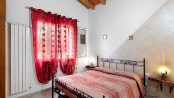 2 chambres, fer et planche Ă repasser, Wi-Fi, draps fournis