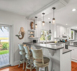 Fridge, microwave, oven, stovetop - Spacious 5-bedroom waterfront home with dock (Beaufort)