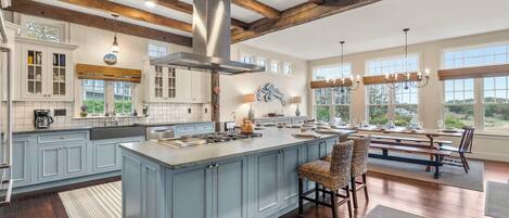 Frigorífic, microones, forn i placa de cuina