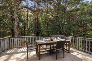 تناول الطعام بالخارج