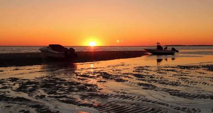 Game Room, Central AC, Short Drive to Beaches!