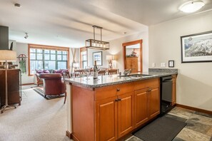 Interior - Condo in Grand Sierra Lodge with Shared Pool, Fireplace and Private Gym (Mammoth Lakes)