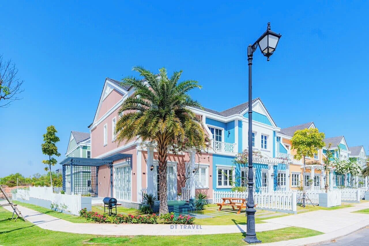 Comfort-huvila | Työpöytä, kannettavalle tietokoneelle sopiva työtila, pimennysverhot