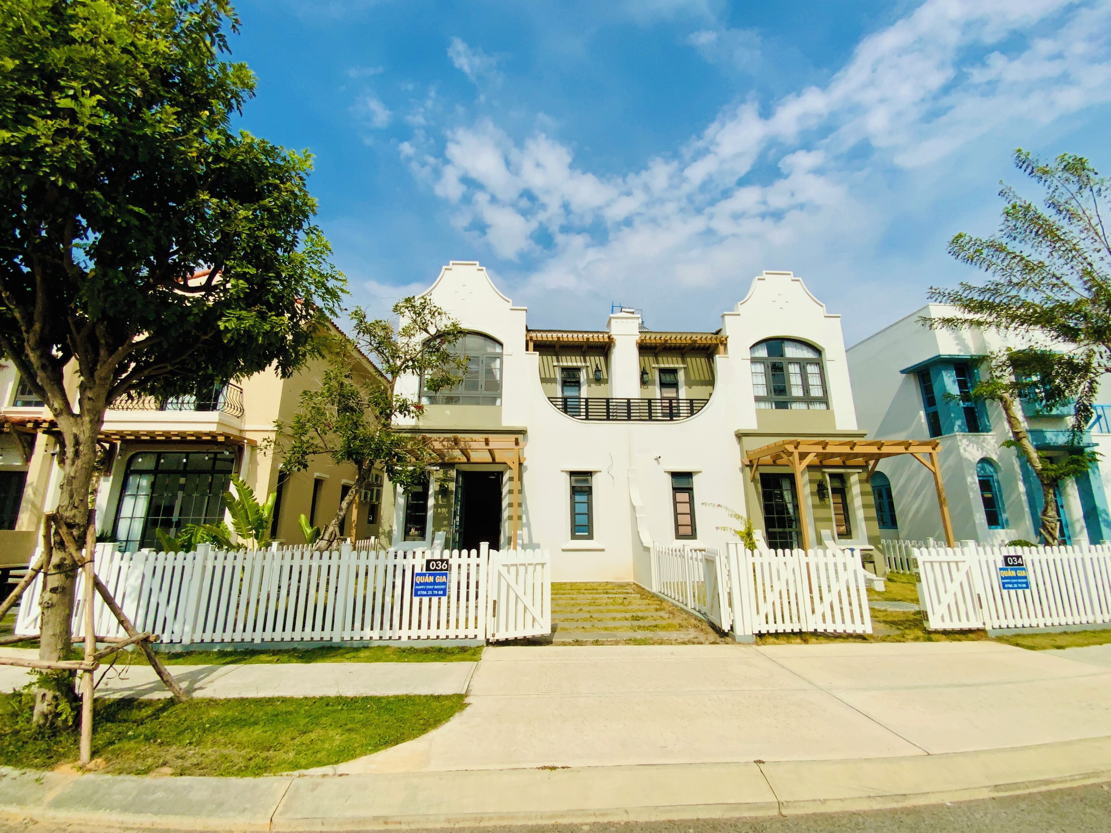 Comfort-huvila | Työpöytä, kannettavalle tietokoneelle sopiva työtila, pimennysverhot