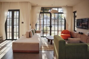 Deluxe-huvila | Työpöytä, kannettavalle tietokoneelle sopiva työtila, pimennysverhot