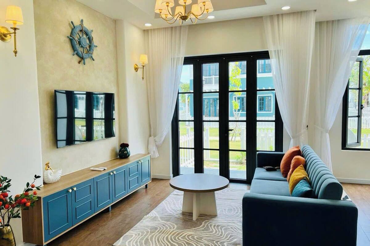 Comfort Villa | Desk, laptop workspace, blackout drapes, iron/ironing board