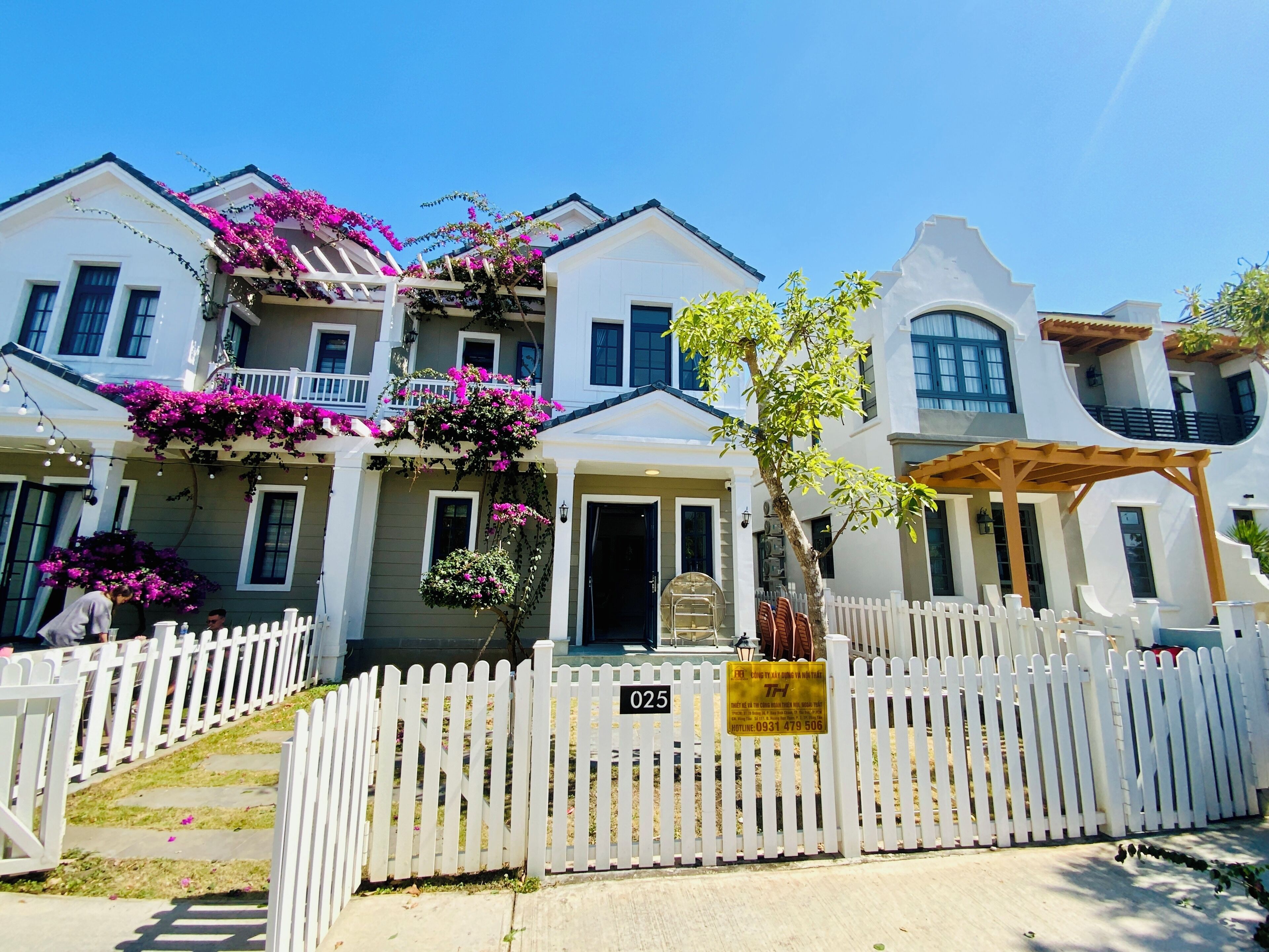 Comfort-huvila | Työpöytä, kannettavalle tietokoneelle sopiva työtila, pimennysverhot