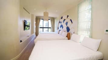 Family Quadruple Room | Desk, free WiFi