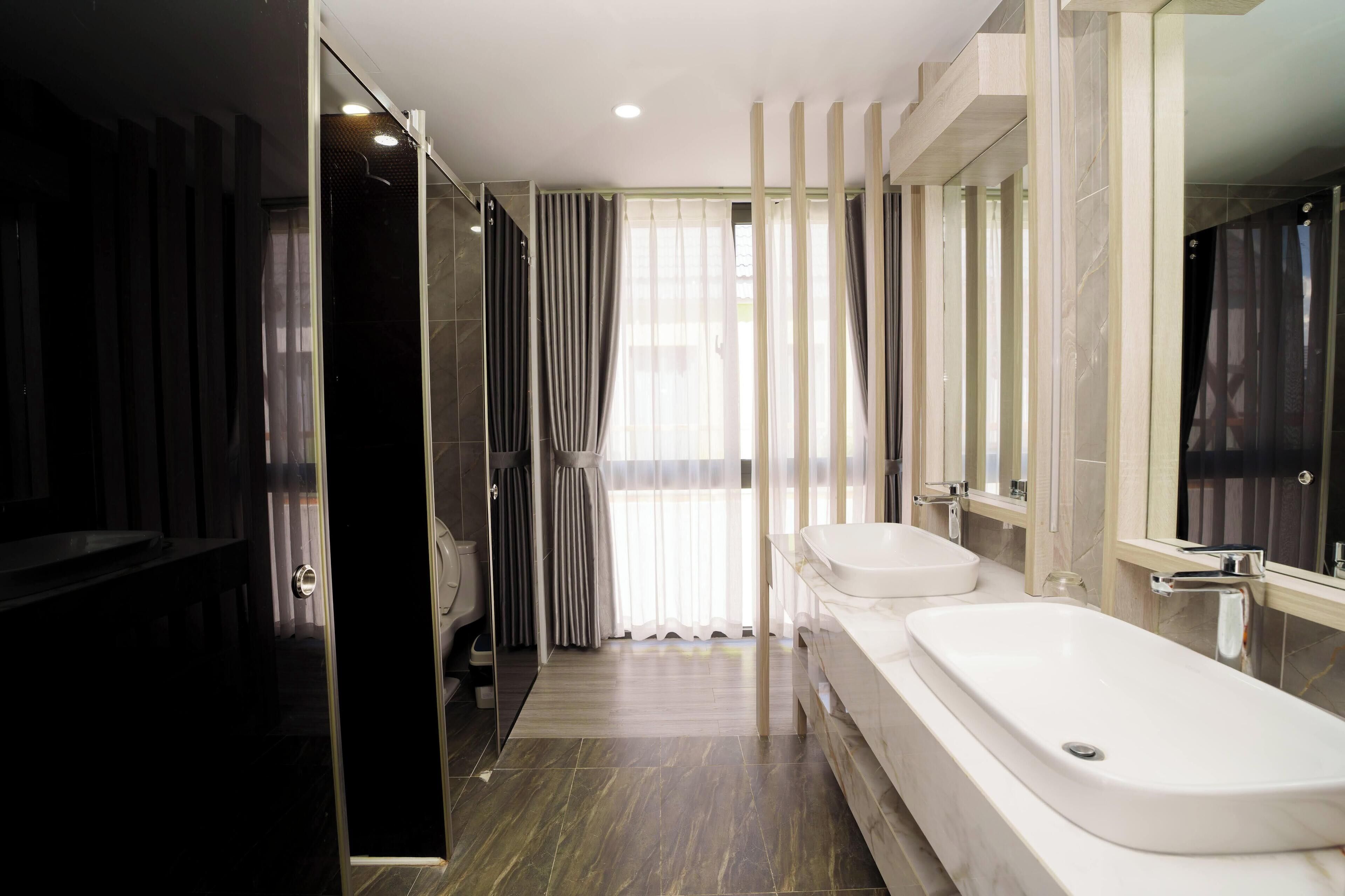 Family Quadruple Room | Bathroom | Towels, soap, toilet paper