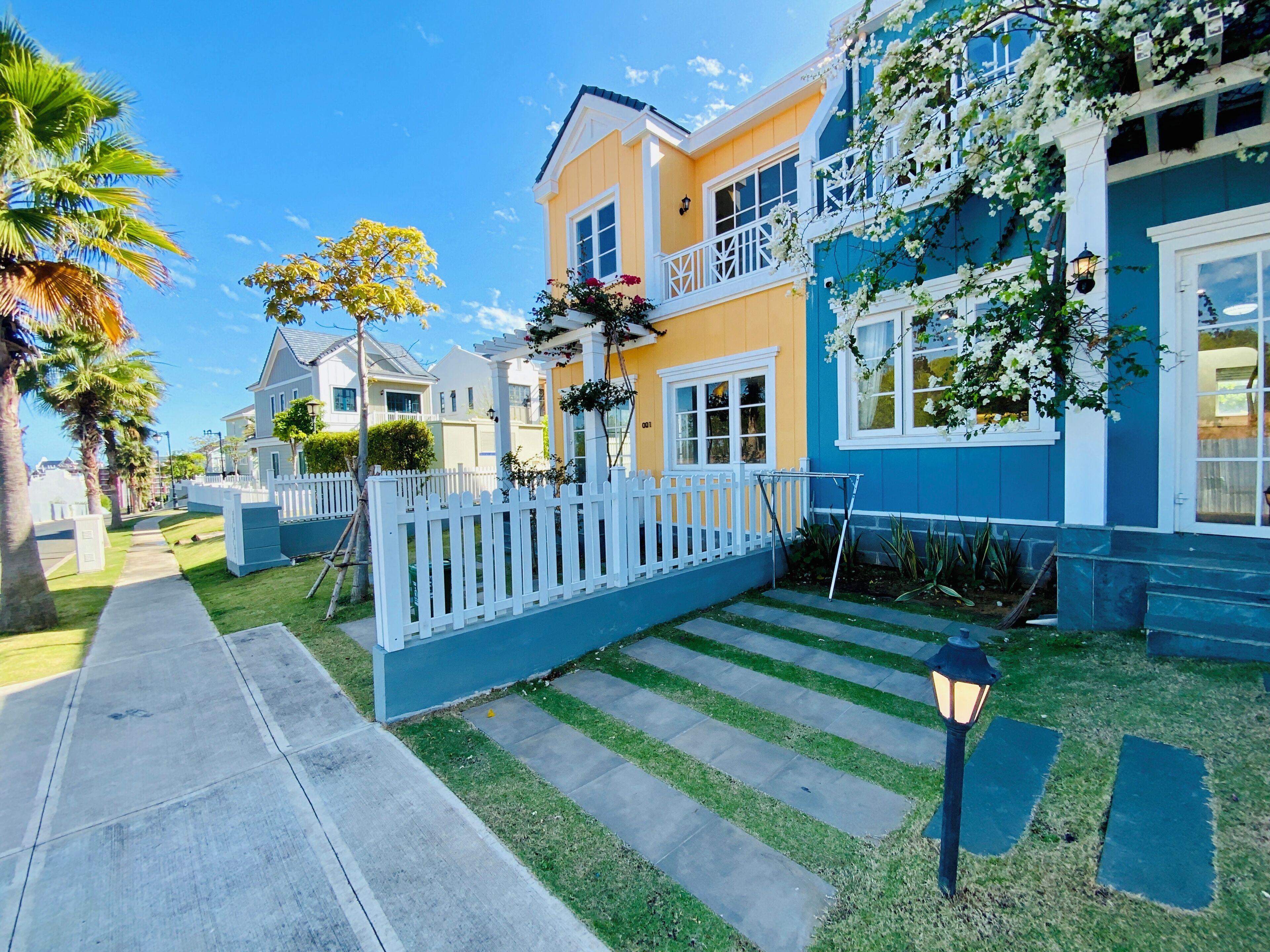 컴포트 빌라 | 책상, 노트북 작업 공간, 암막 커튼, 다리미/다리미판