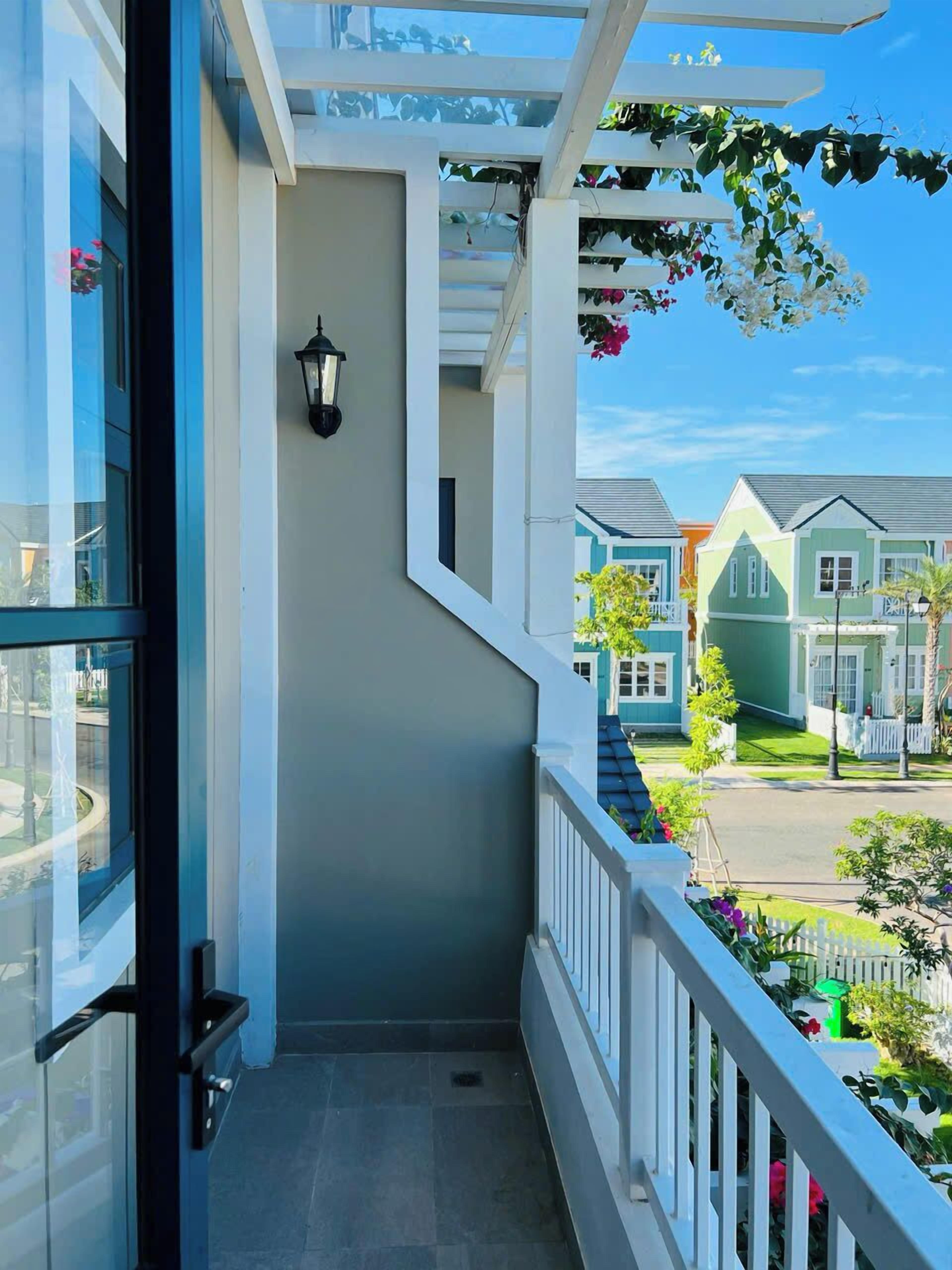 Comfort Villa | Desk, laptop workspace, blackout drapes, iron/ironing board